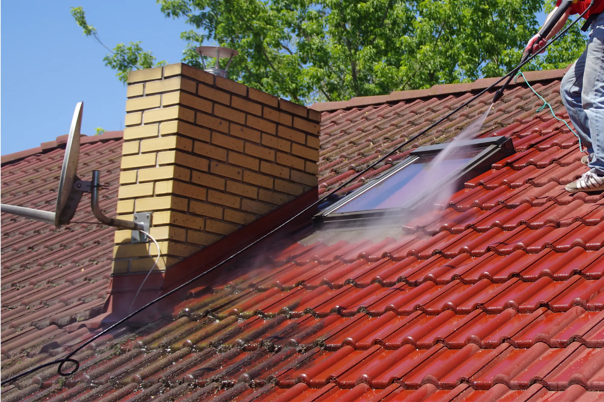 Pressure Cleaning of Roofs, pavings and walls